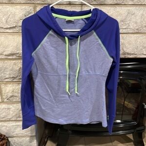 Moret Hoodie purple size small thumb holes
